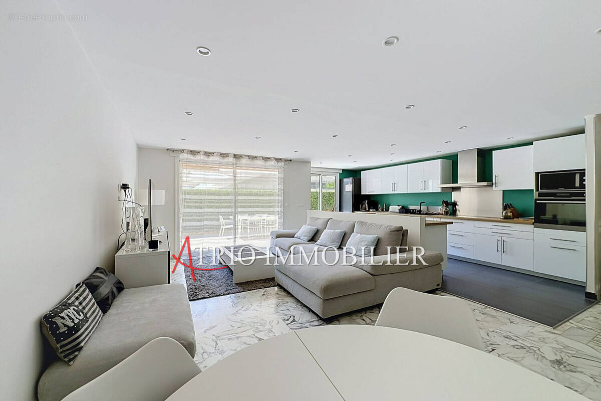 Appartement à SAINT-LAURENT-DU-VAR