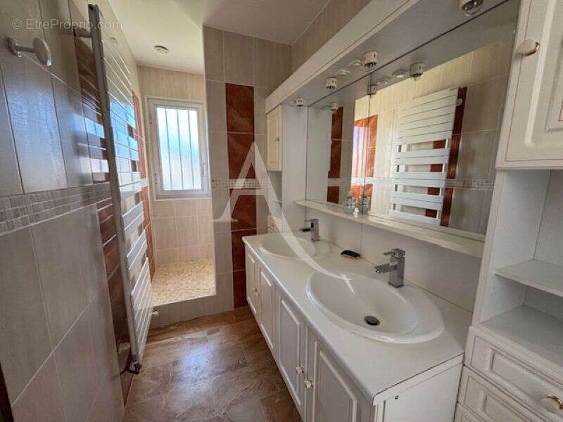 Maison Saint Vincent Sur Jard 9 pièce(s) 204 m2 - photo 16