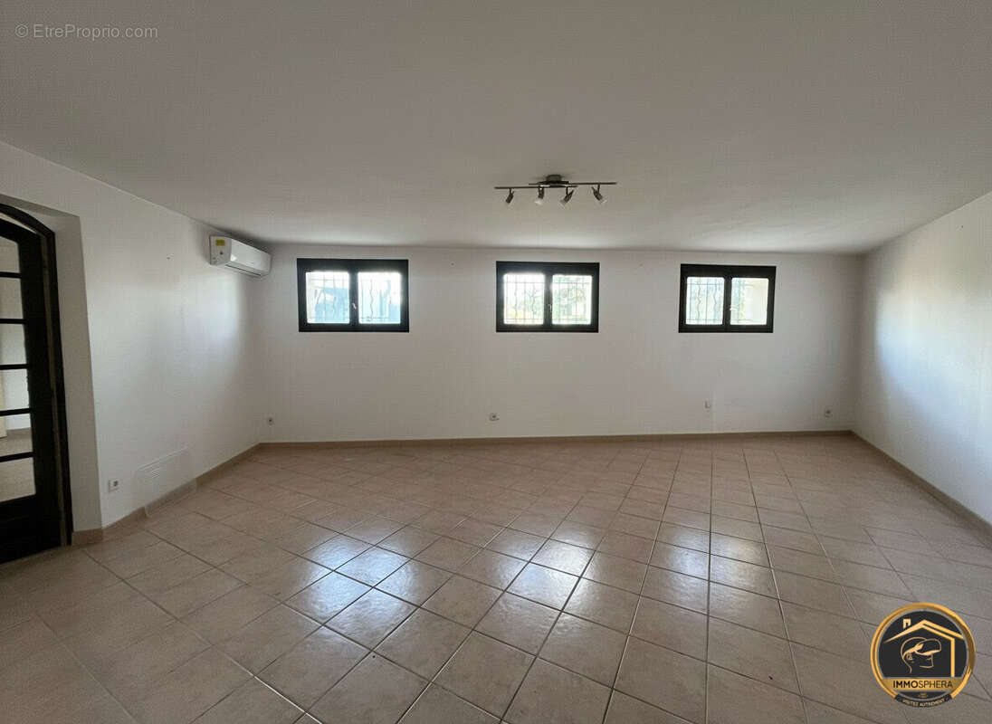 Maison à PARAZA