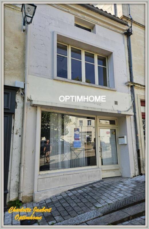 Appartement à BARBEZIEUX-SAINT-HILAIRE
