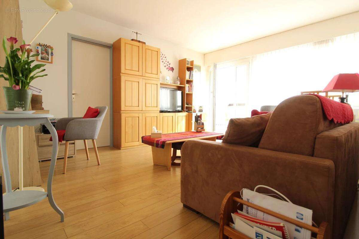 SPACIEUX T2 avec balcon et ascenseur ! - photo 4