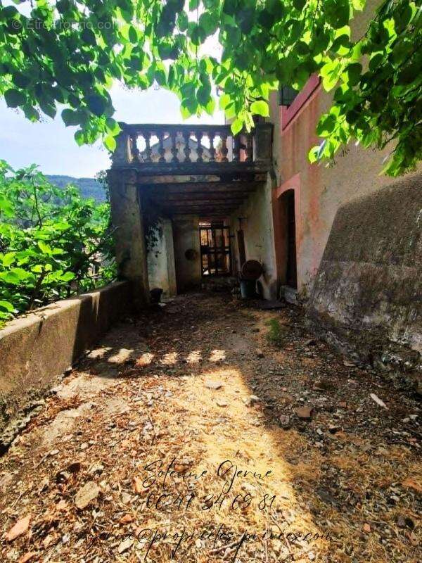 Maison à ROQUEBRUN