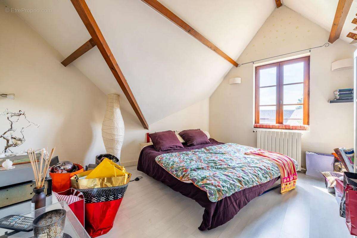 Maison à VERRIERES-LE-BUISSON