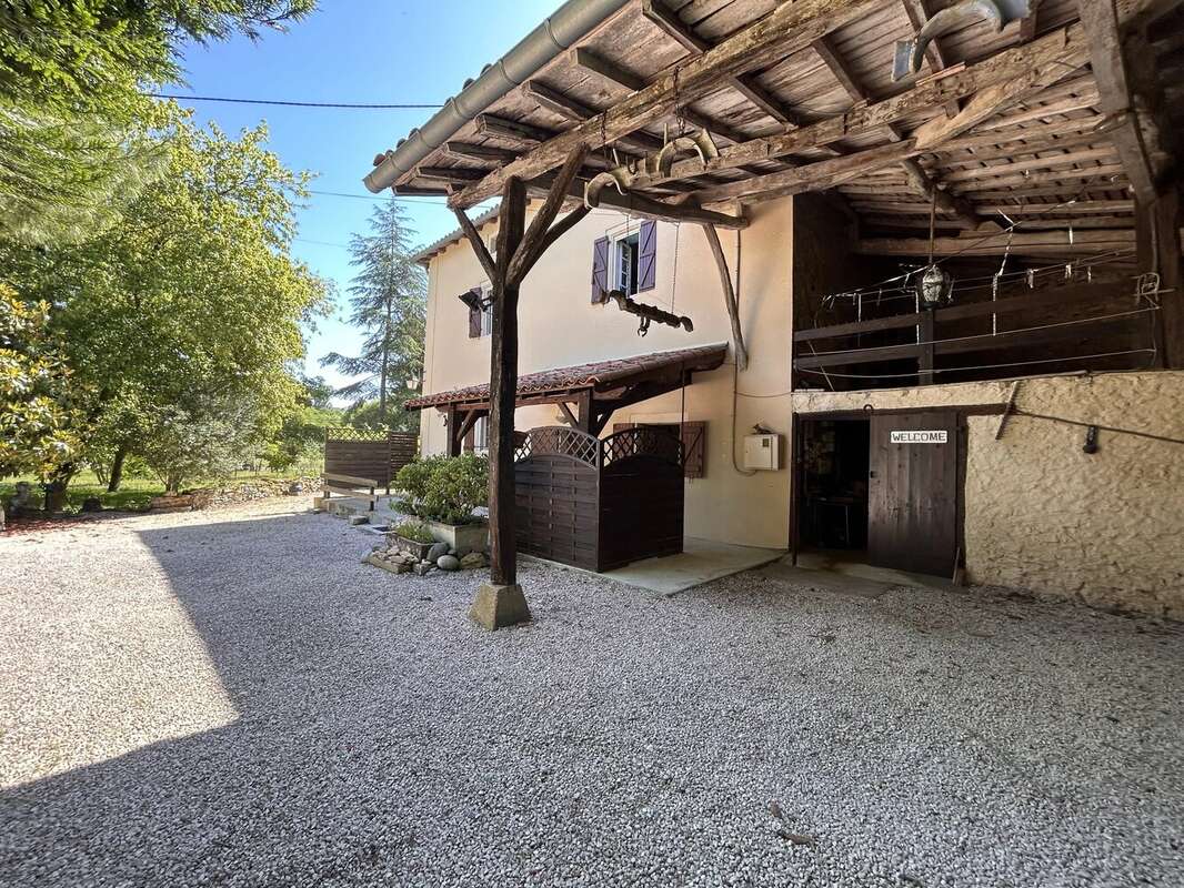 Maison à AURIGNAC