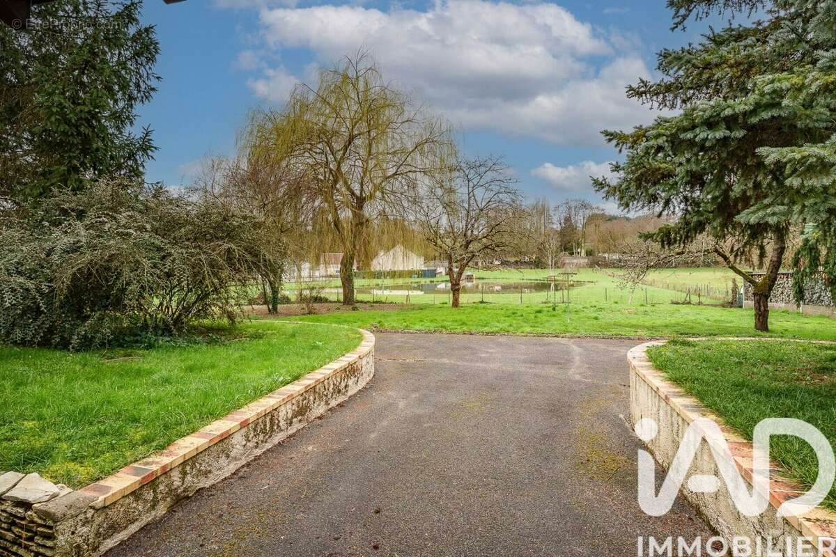 Maison 196 m² à La Membrolle-Sur-Choisille  - photo 2