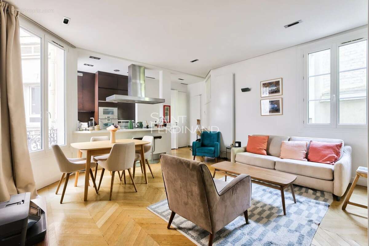 Appartement à PARIS-17E