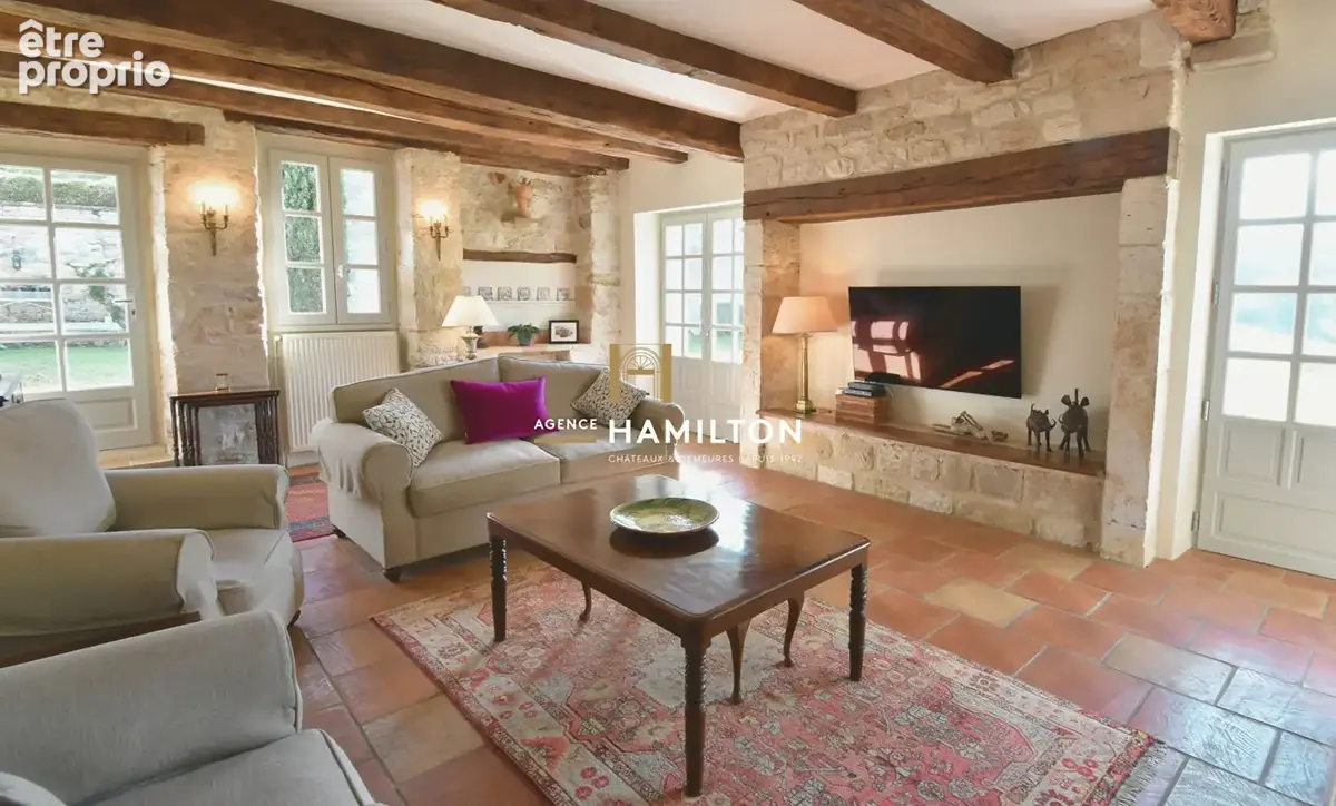 Magnifique domaine de 32 ha  avec lac, et vue dominante sur les environs - photo 5