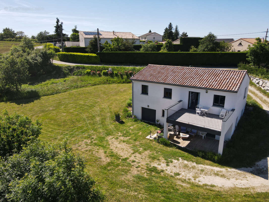 Maison à SAINT-ROMAIN-DE-LERPS