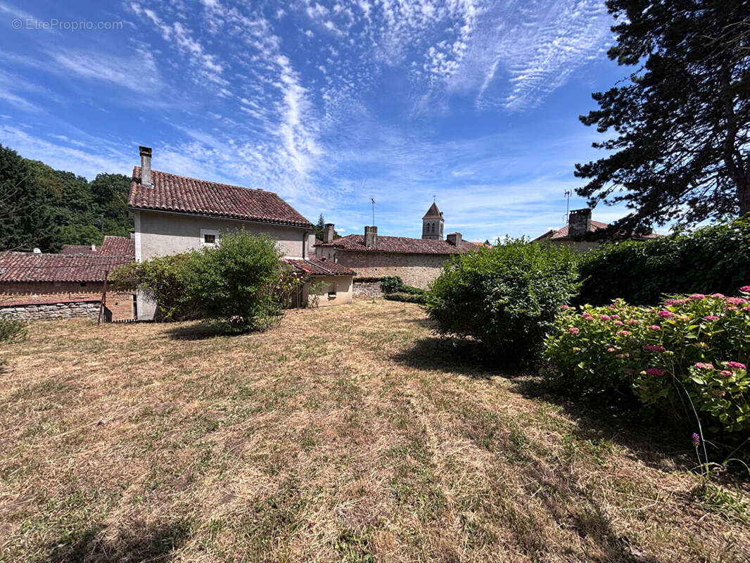 Maison à NANTEUIL-EN-VALLEE