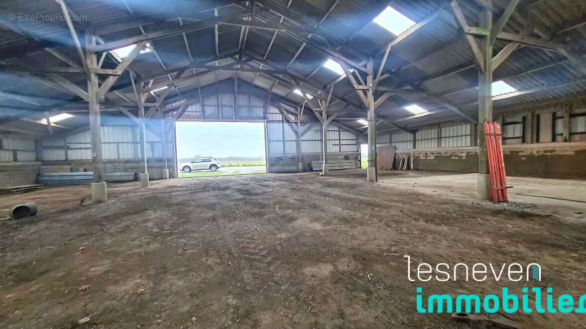 Autre à LANHOUARNEAU