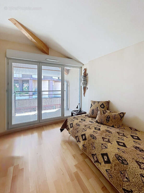 Appartement T5 avec terrasse et parkings - photo 7