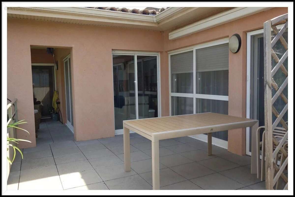 Appartement à BAGNOLS-SUR-CEZE