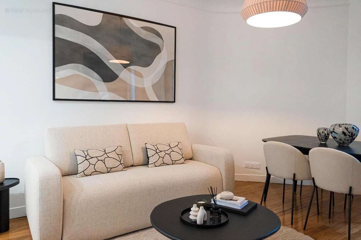 Appartement à PARIS-16E