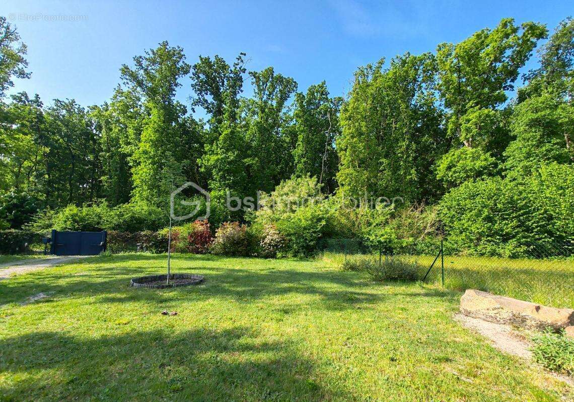 Maison à D&#039;HUISON-LONGUEVILLE