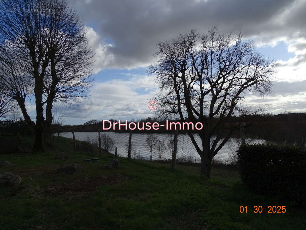 Terrain à POUCHARRAMET