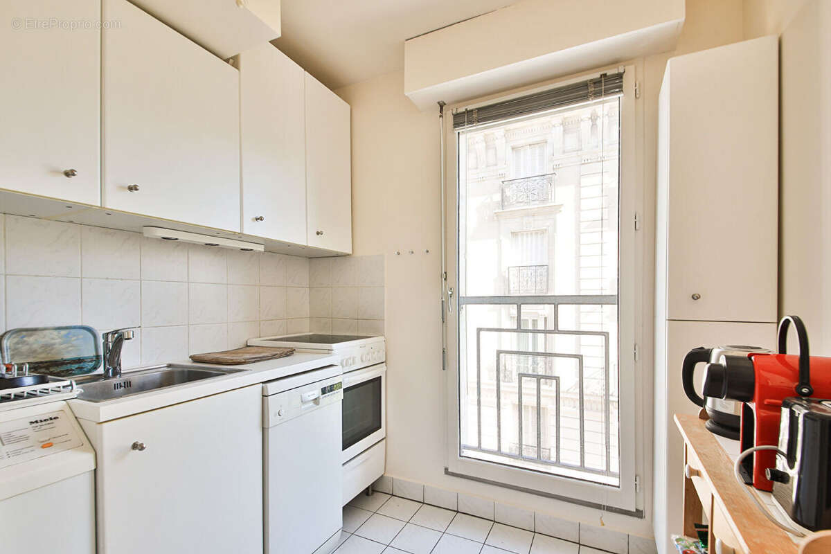 Appartement à PARIS-14E
