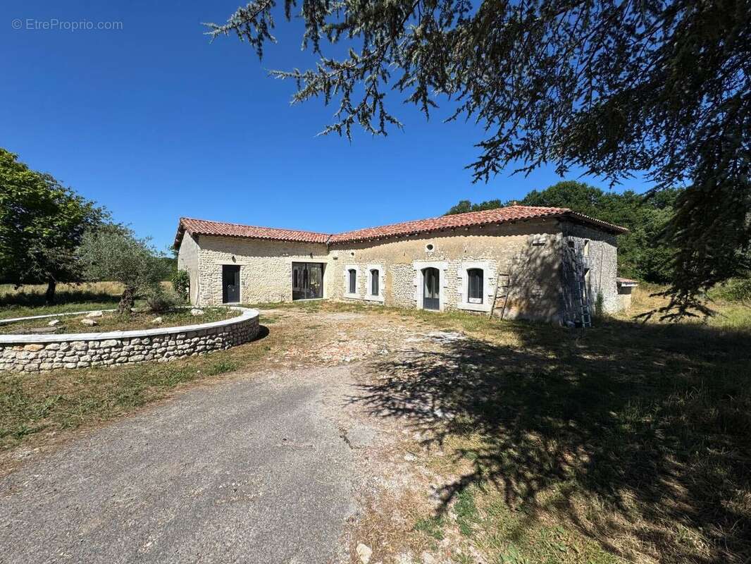 Maison 233 m² à Berneuil  - photo 80