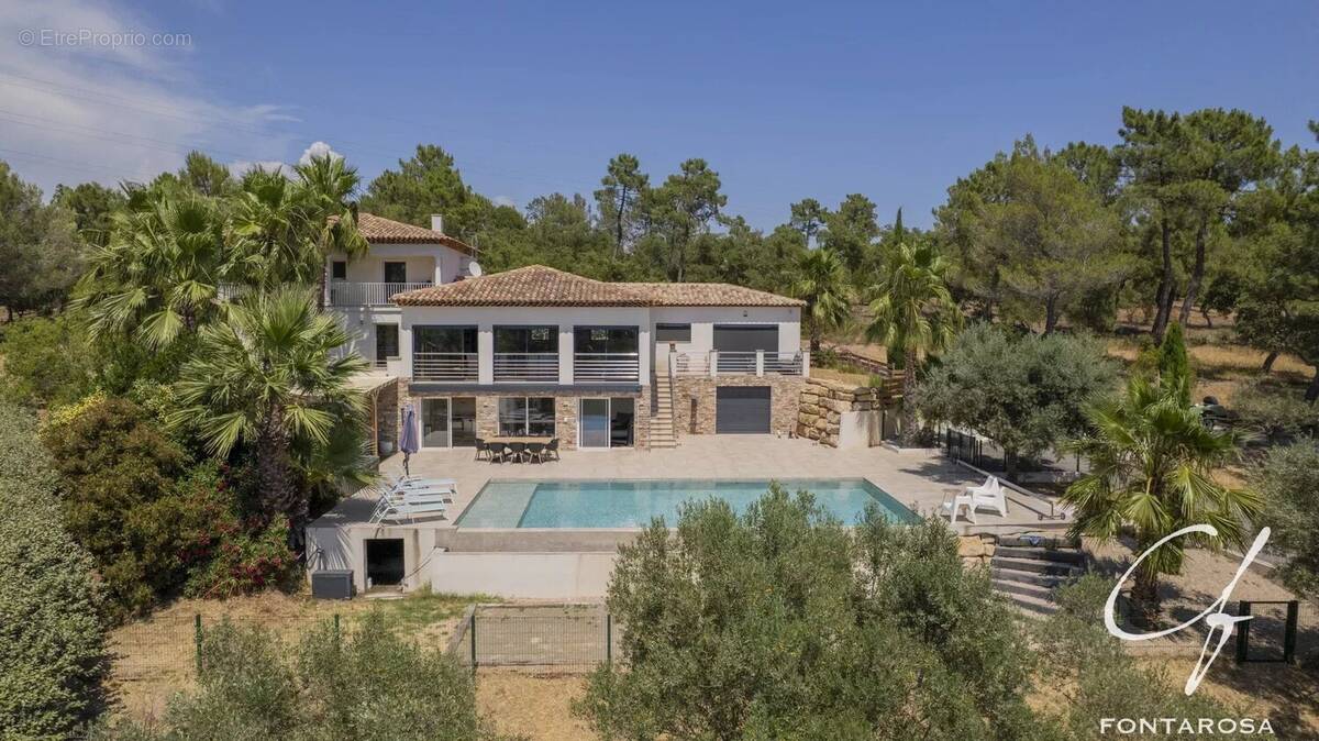 Maison à ROQUEBRUNE-SUR-ARGENS