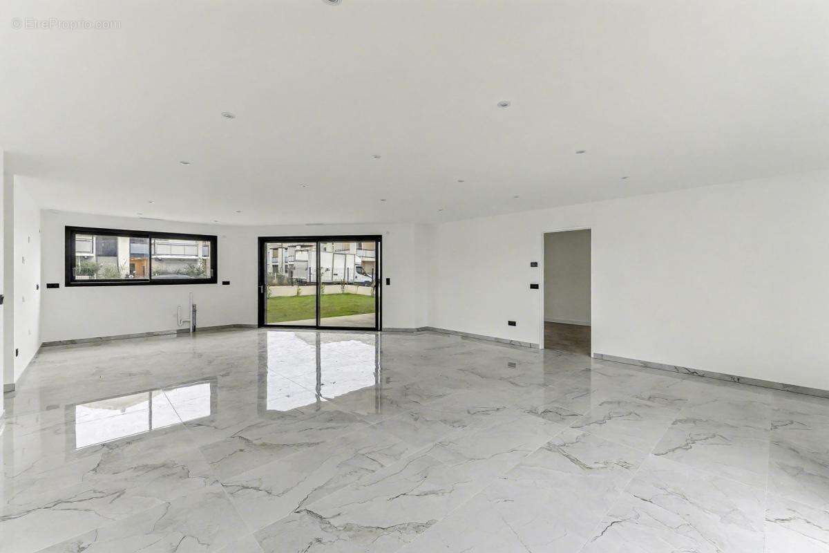 Maison à BRUGUIERES