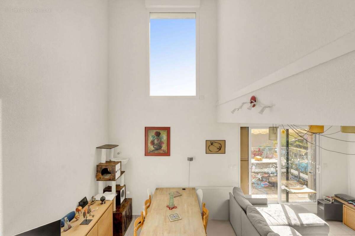 Appartement à BEAUZELLE