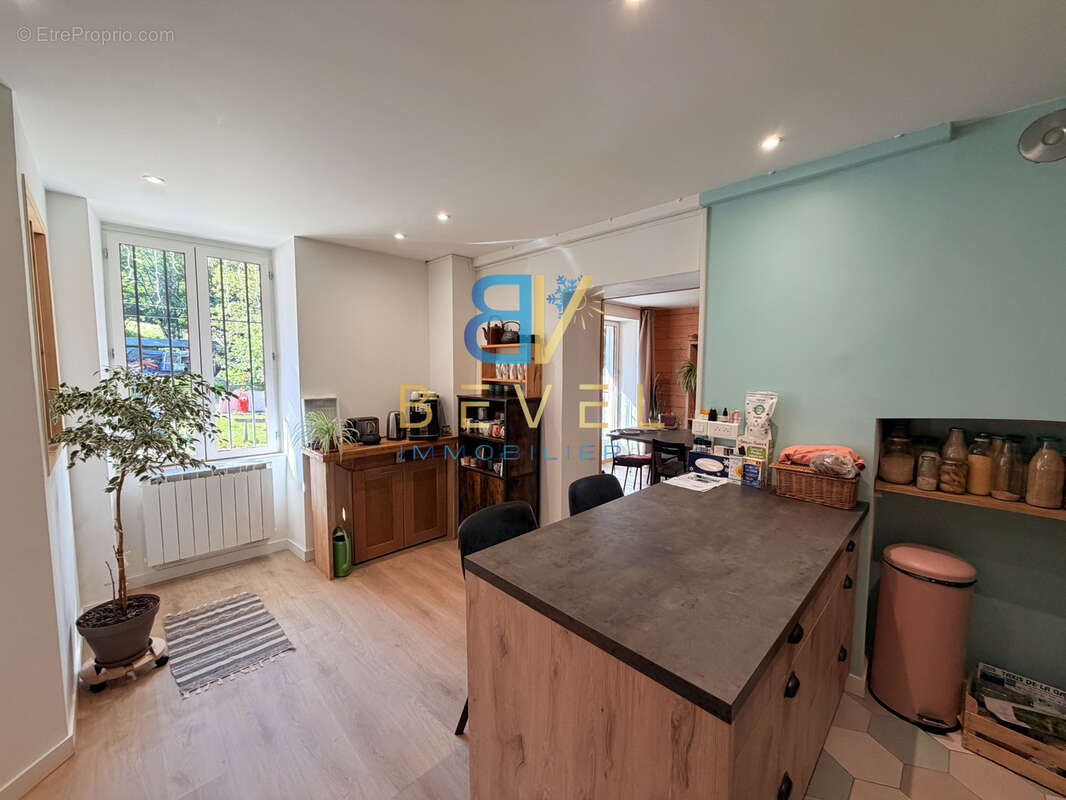 À vendre   exclusivité saint-françois-longchamp   (montaimont)  ancien corps de ferme rénové   110 m2 habitabl - photo 6