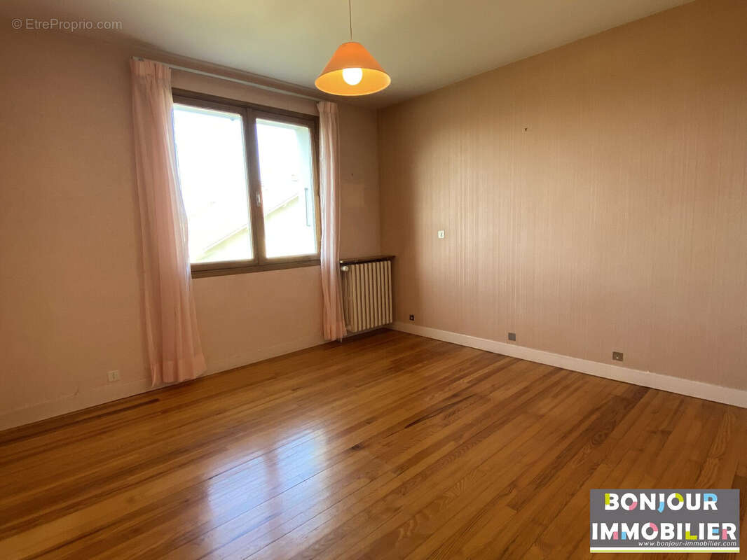 Maison à SAINT-LAURENT-DU-PONT