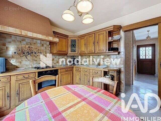 Photo 6 - Maison à LAROCHE-SAINT-CYDROINE