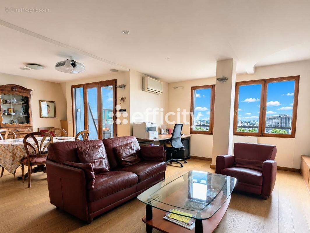 Appartement à CHARENTON-LE-PONT