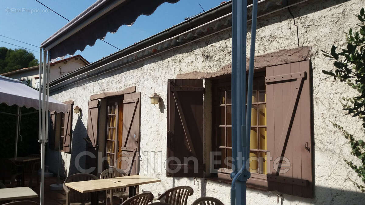 Commerce à VALLAURIS