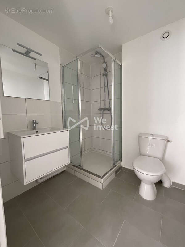 Salle d'eau avec wc 1er niveau