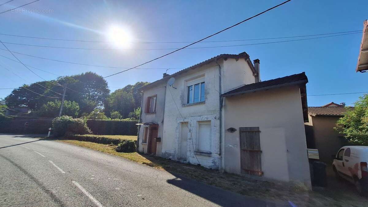 Maison à CHALUS