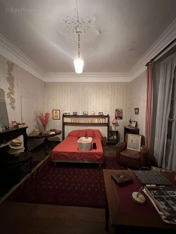 Maison à SAINT-CHAPTES