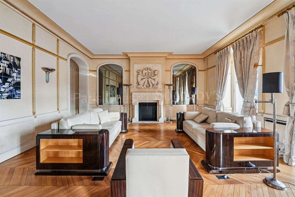Appartement à PARIS-16E