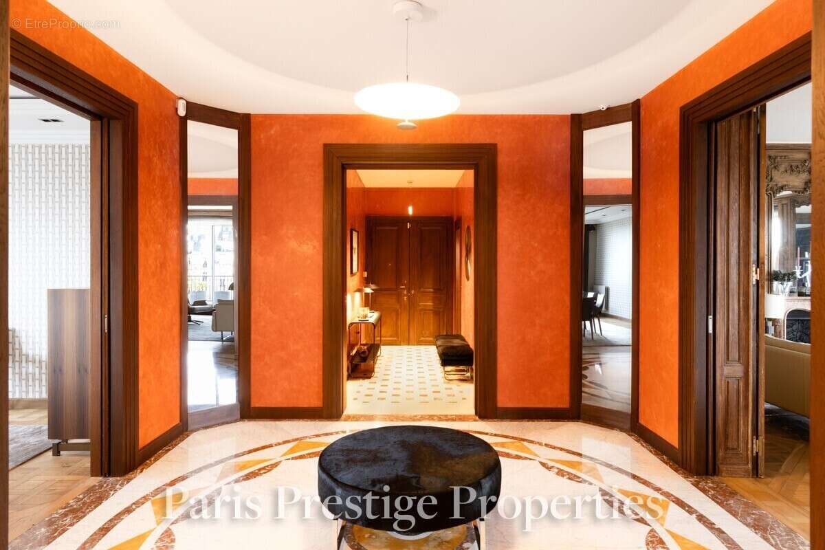 Appartement à PARIS-16E