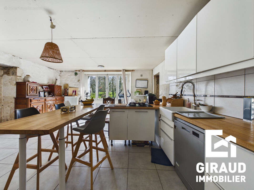 Maison à SAINT-CYR-DES-GATS