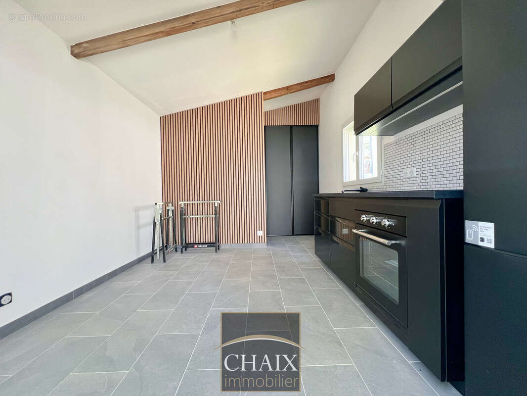 13009 MARSEILLE - Maison + studio bien rare - photo 13