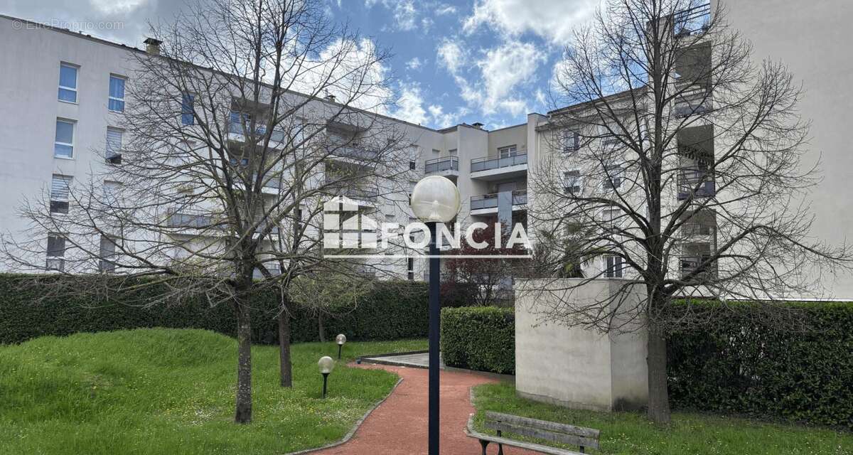 Appartement à DECINES-CHARPIEU