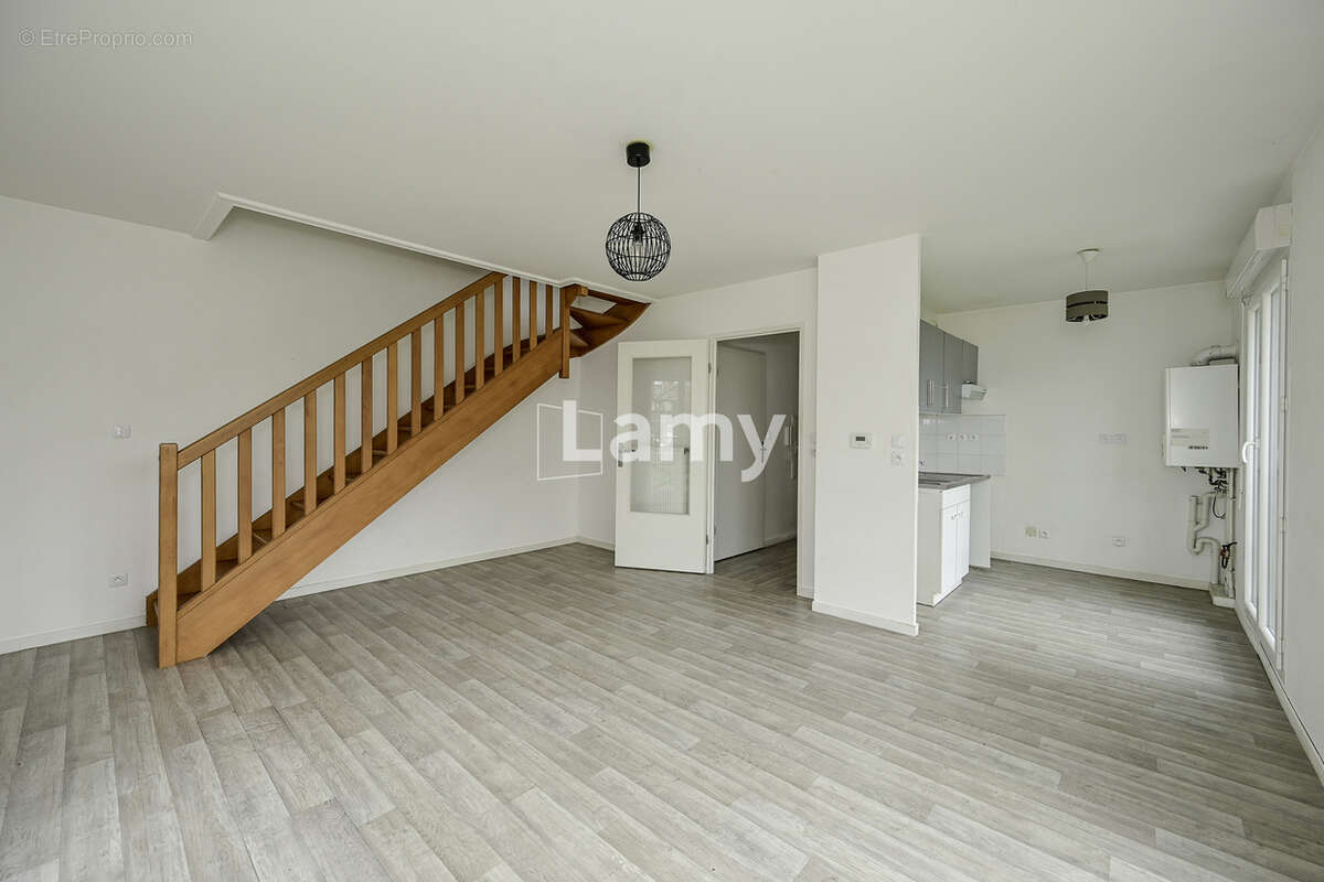 Appartement à SAINT-PRYVE-SAINT-MESMIN