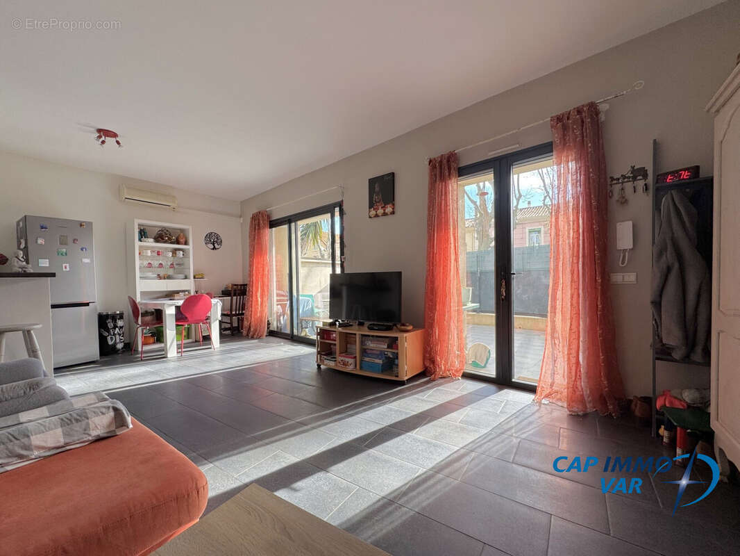 Appartement à SAINT-CYR-SUR-MER