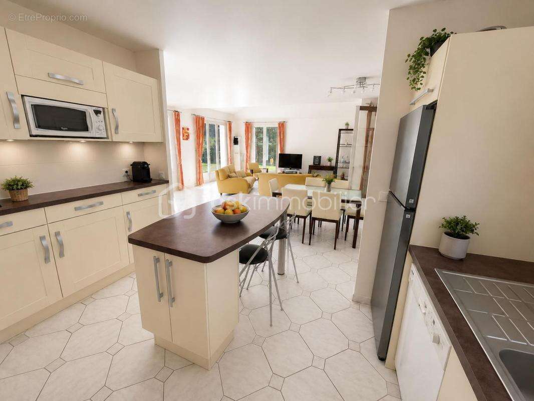 Maison à OZOIR-LA-FERRIERE