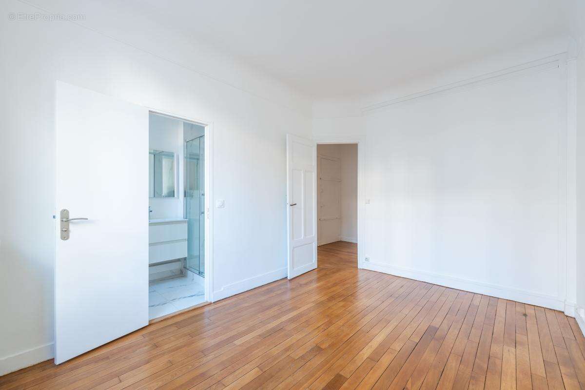 Appartement à PARIS-14E