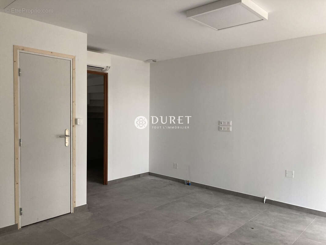 Commerce 258 m² à Challans  - photo 5