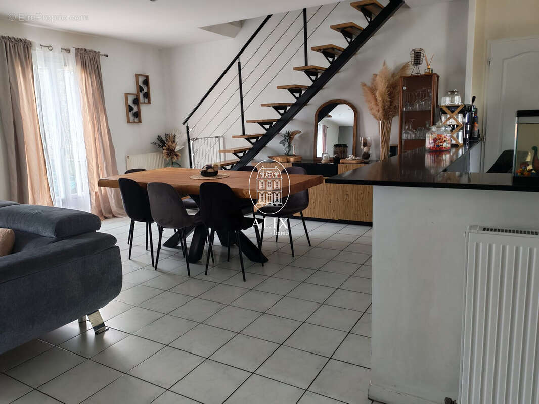 Maison à SAINT-DENIS-LES-PONTS