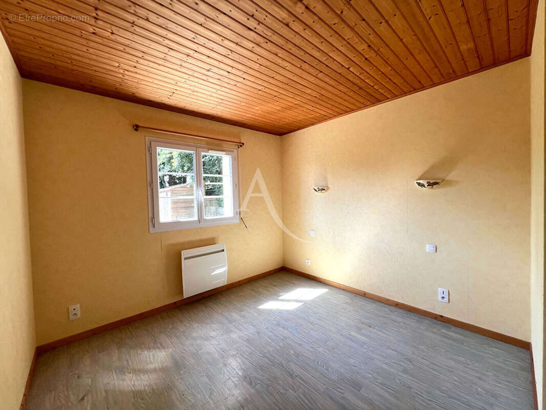 Maison familiale au coeur du bourg de Grosbreuil - photo 9
