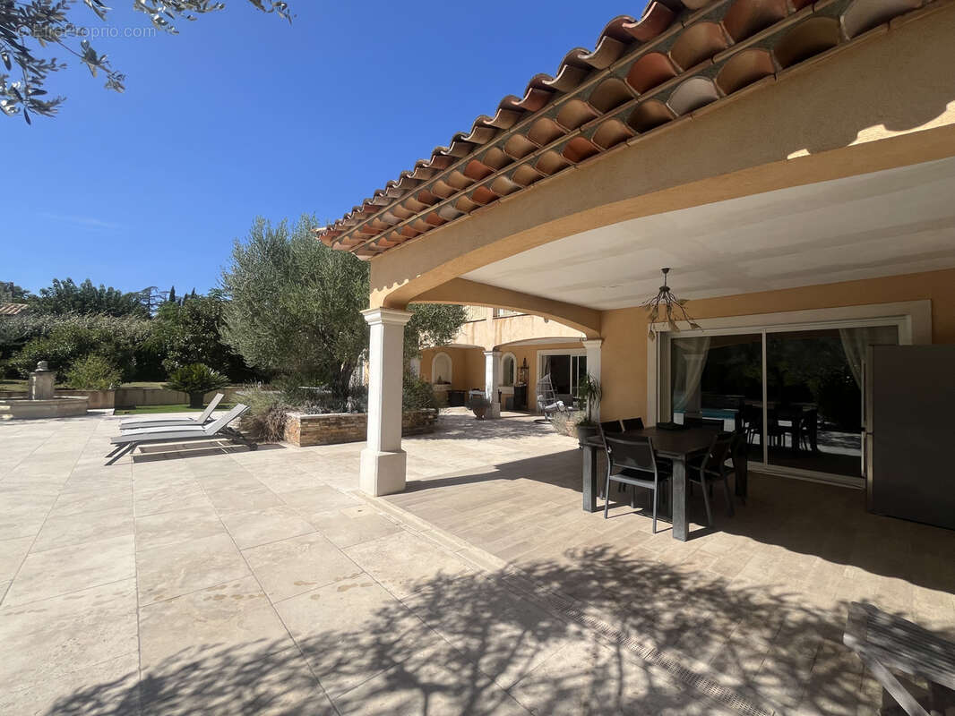 Maison à ROQUEBRUNE-SUR-ARGENS