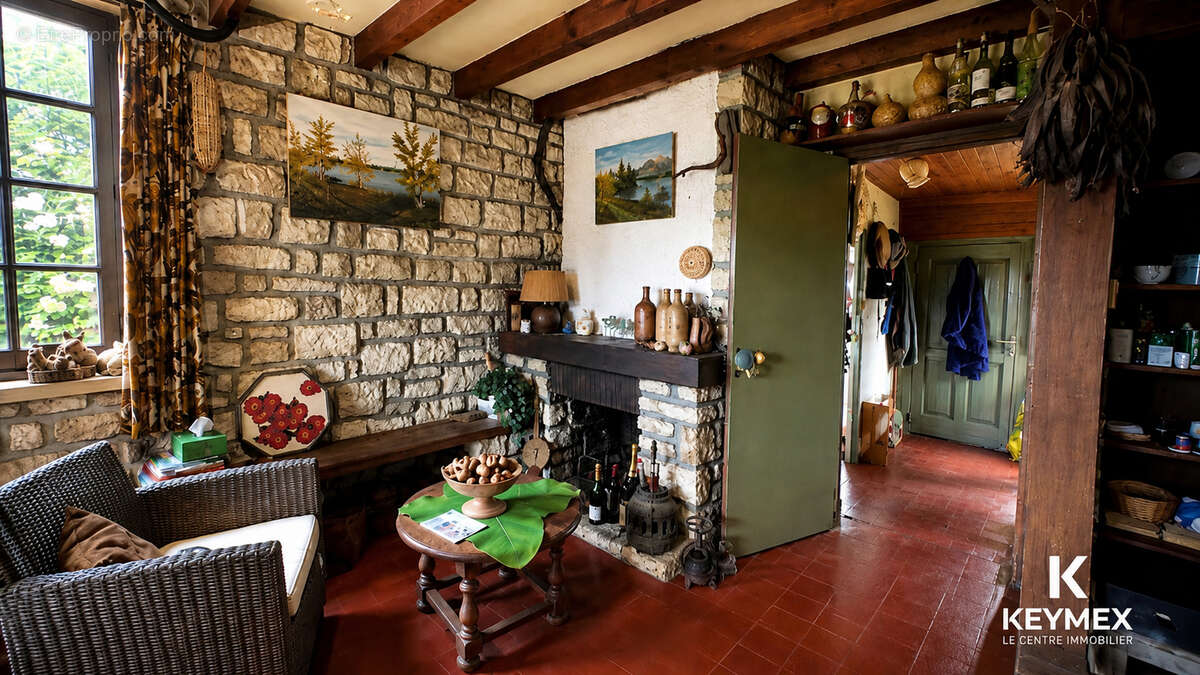 Maison à LACHAPELLE-SAINT-PIERRE