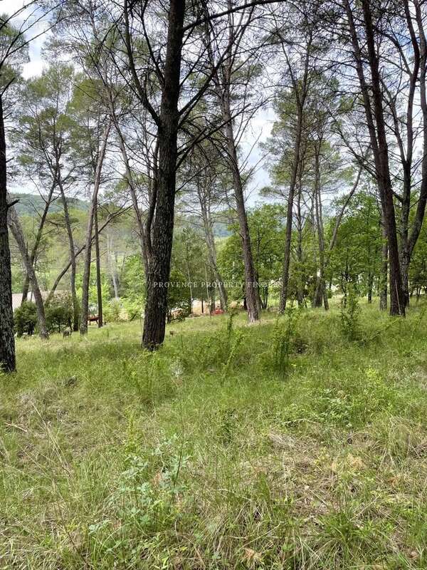 Terrain à LORGUES