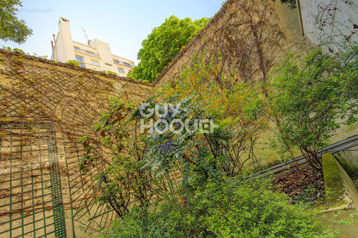 Commerce à PARIS-16E