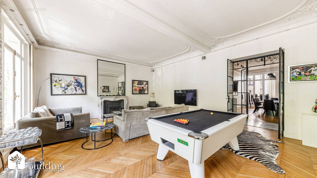 Appartement à PARIS-16E