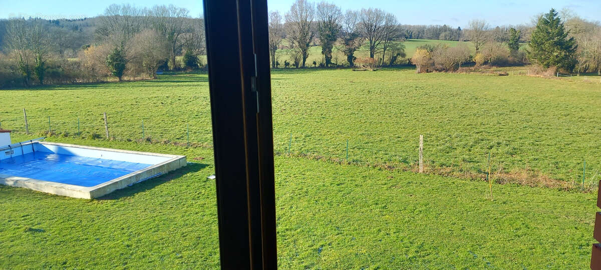 Maison à SAINT-PRIEST-LA-PLAINE